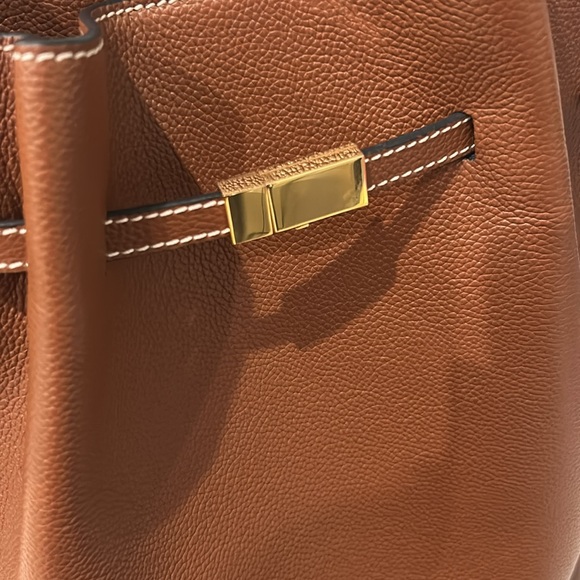 Demellier New York Large Bucket Tote - Tan Small Grain Ecru Stitching 🤎🤎🤎 - Picture 4 of 7